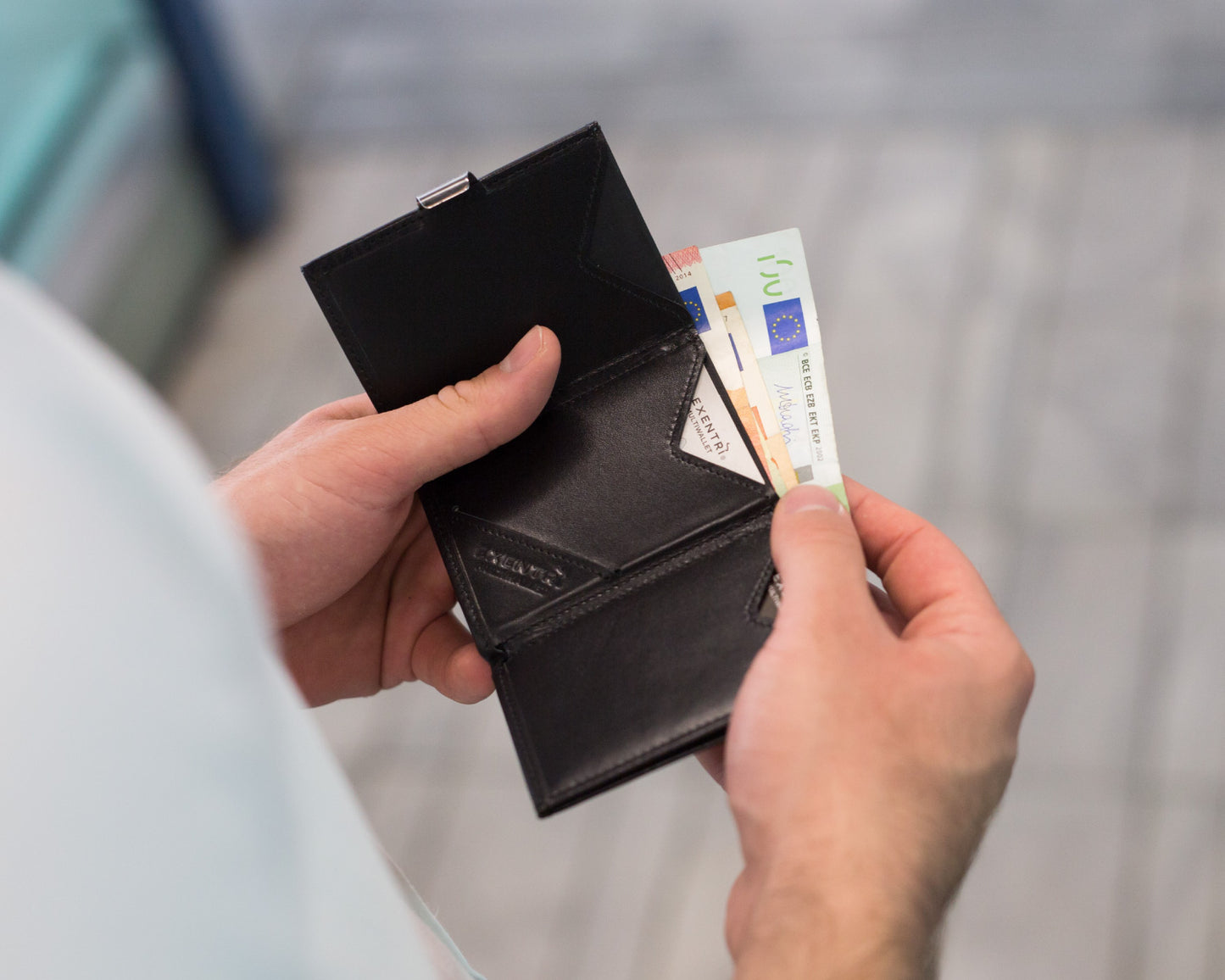 EXENTRI Multiwallet Black